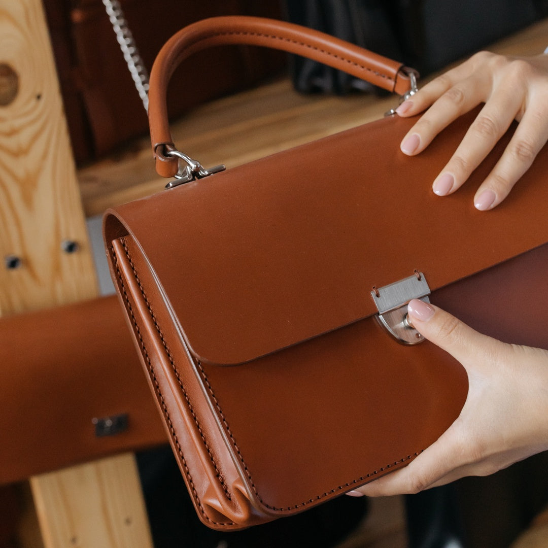 Premium Leather Satchel Bags | Classic Chic Envelope Crossbody Bag Garnet